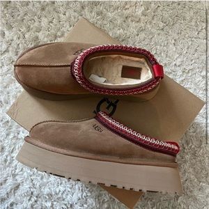 Women’s authentic UGG Tazz, NWOT, Size 6, Chestnut